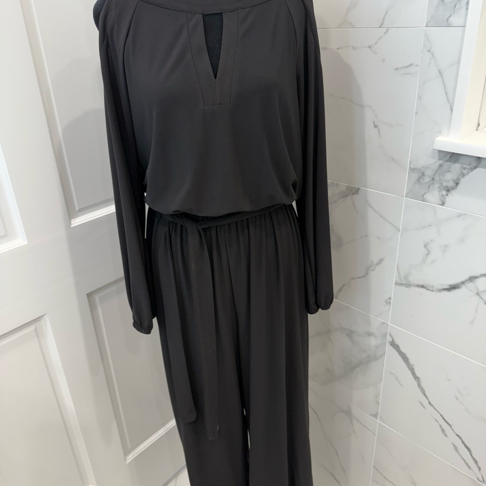 EMMA & MICHELE - Cold shoulder and keyhole neckline black jumpsuit